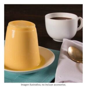 flan de vaso sobre plato con abundante caramelo