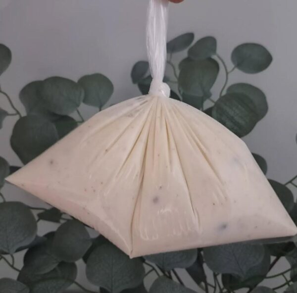 yogurt de nuez en su presentacion de bolsa